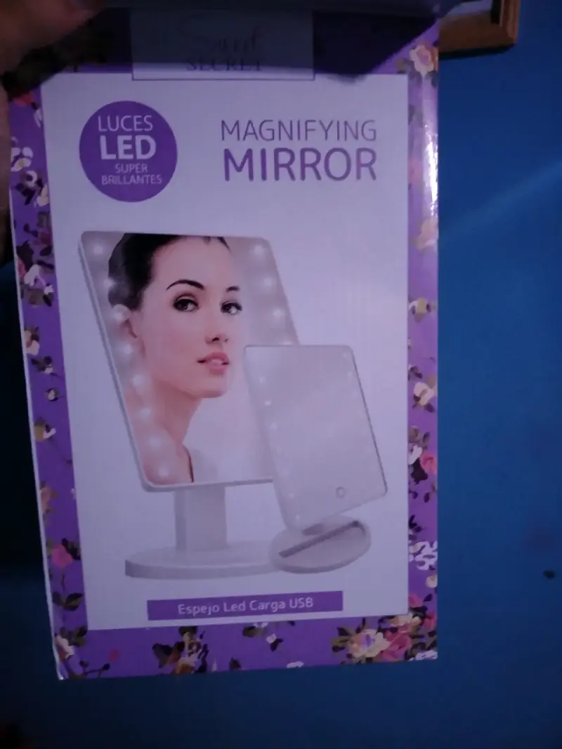 Espejo LED con aumento - 1