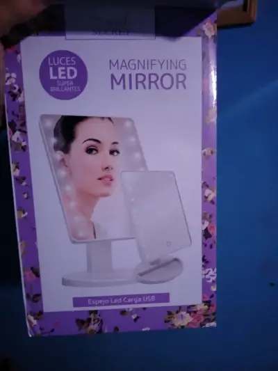 Espejo LED con aumento - miniatura 1