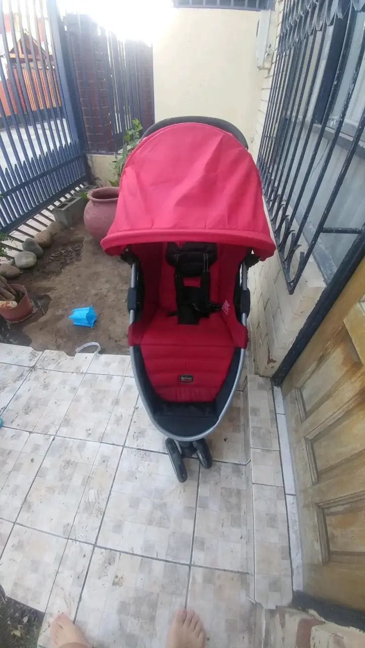 Coche Britax rojo usado - 3