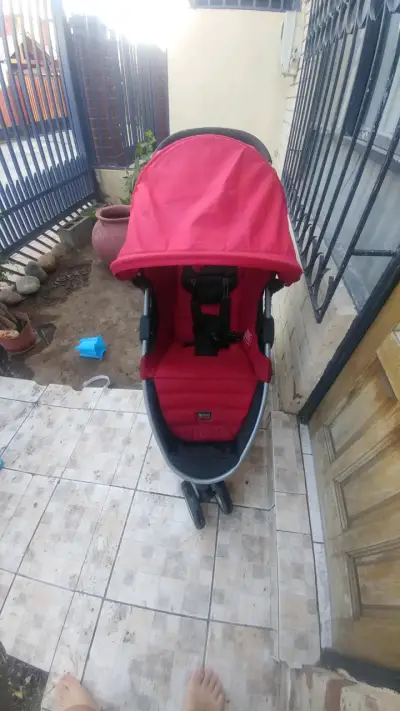 Coche Britax rojo usado - miniatura 3