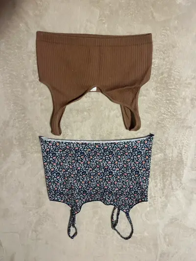 Poleras con volantes beige y gris - miniatura 2