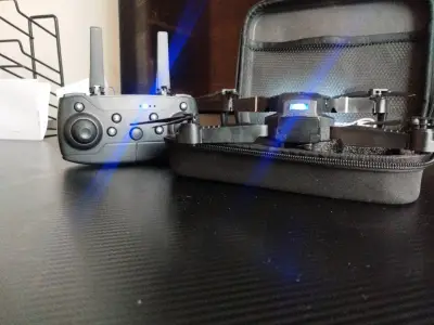 Mini dron con control remoto - miniatura 1