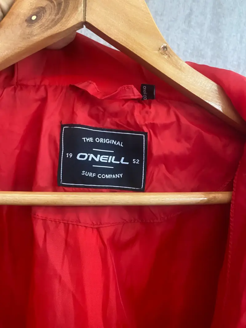 Chaqueta roja con capucha Oneill talla S - 2