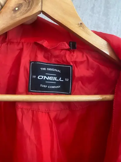 Chaqueta roja con capucha Oneill talla S - miniatura 2