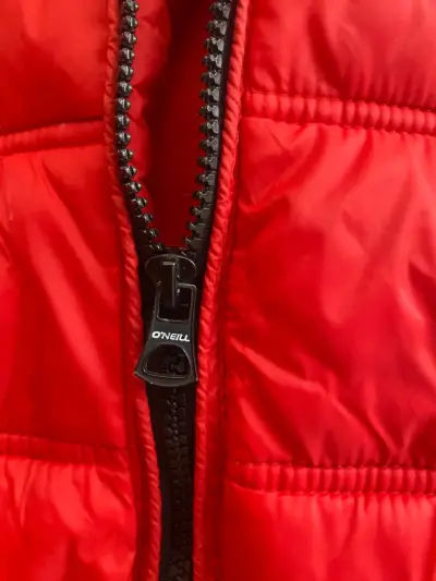 Chaqueta roja con capucha Oneill talla S - miniatura 3