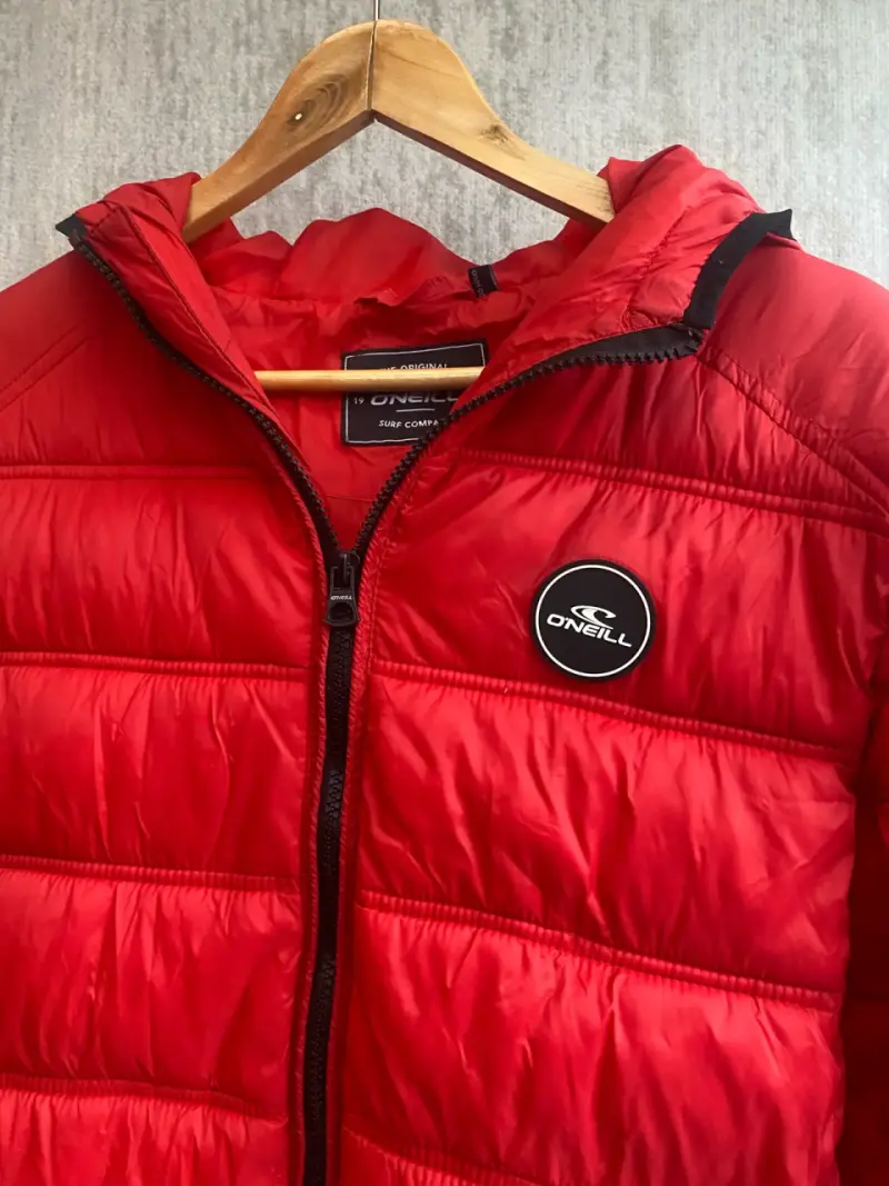Chaqueta roja con capucha Oneill talla S - 6