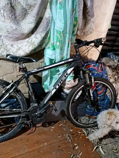 Bicicleta Trek 4300 negra aro 26 - miniatura 1
