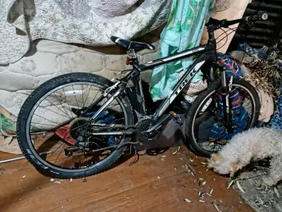 Bicicleta Trek 4300 negra aro 26 - miniatura 2