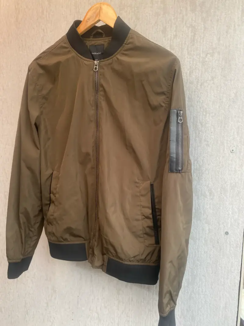 Chaqueta bomber verde Basement - 3
