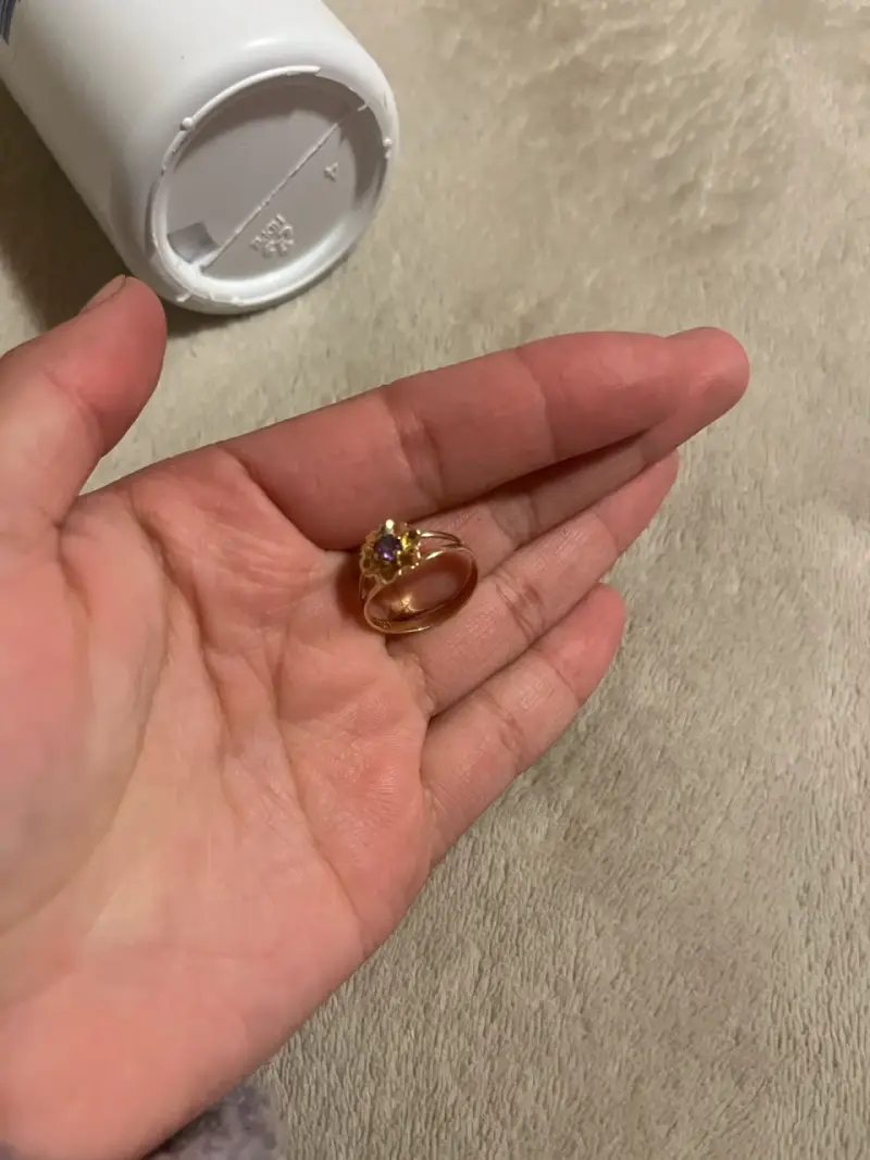 Anillo de oro con piedra morada - 3