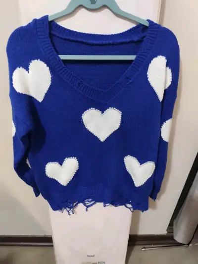 Polerón azul con corazones - miniatura 1