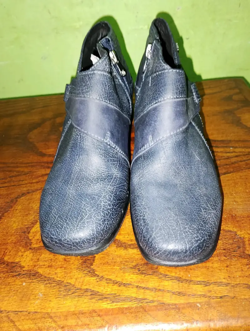 Botines negros de cuero 16hrs - 1