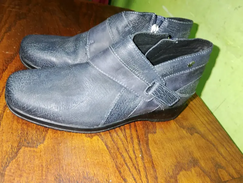 Botines negros de cuero 16hrs - 2