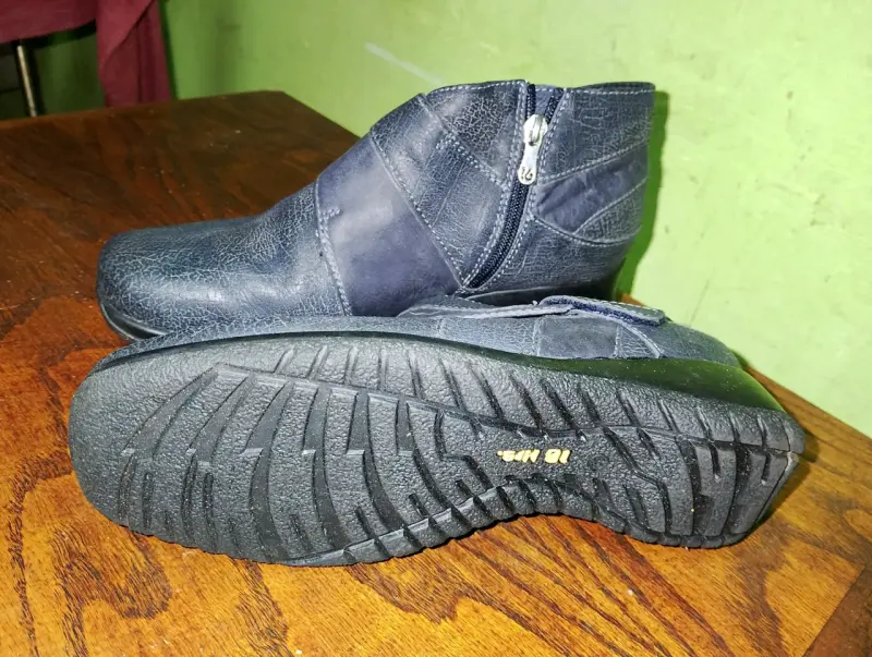Botines negros de cuero 16hrs - 3
