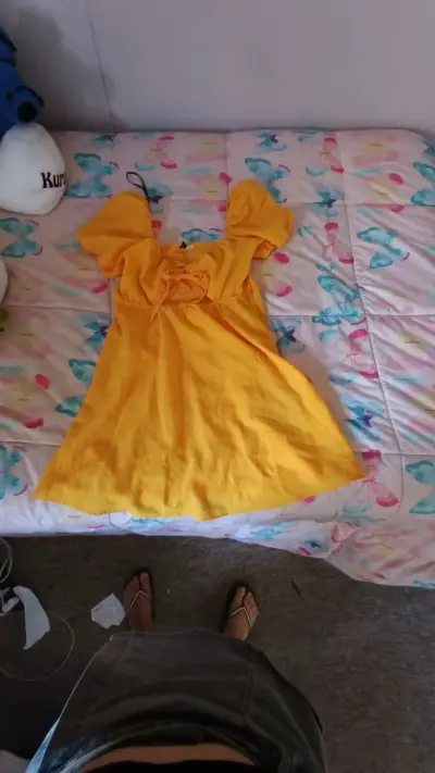 Vestido amarillo con volantes - miniatura 1