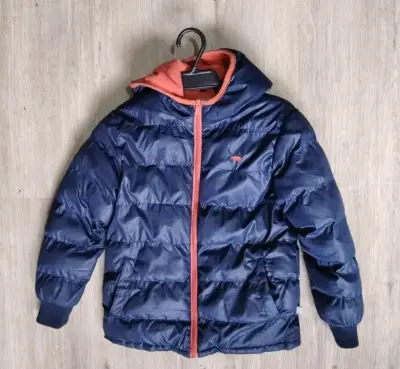 Chaqueta acolchada azul con capucha - miniatura 1