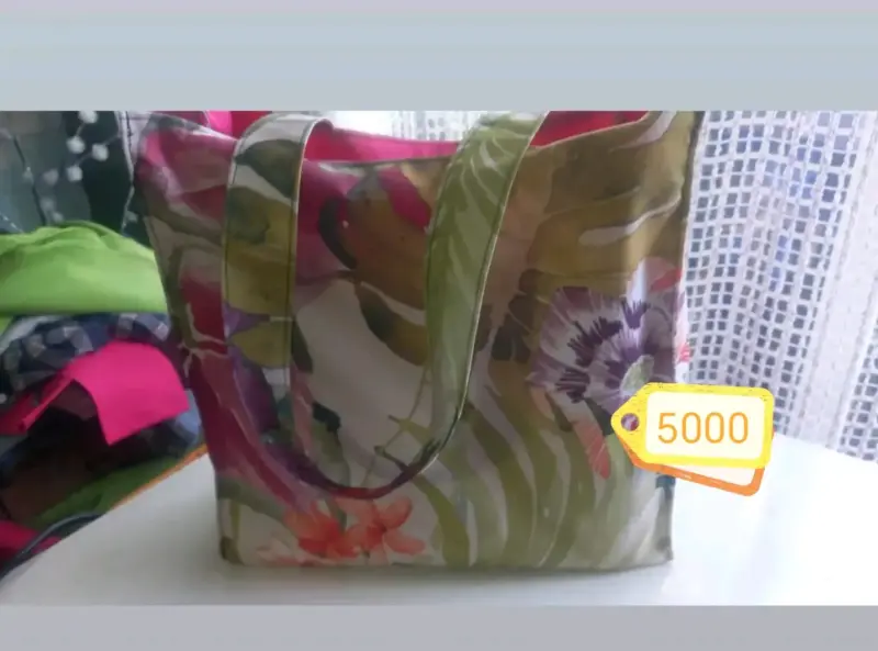Bolso floral mediano colores vivos - 1