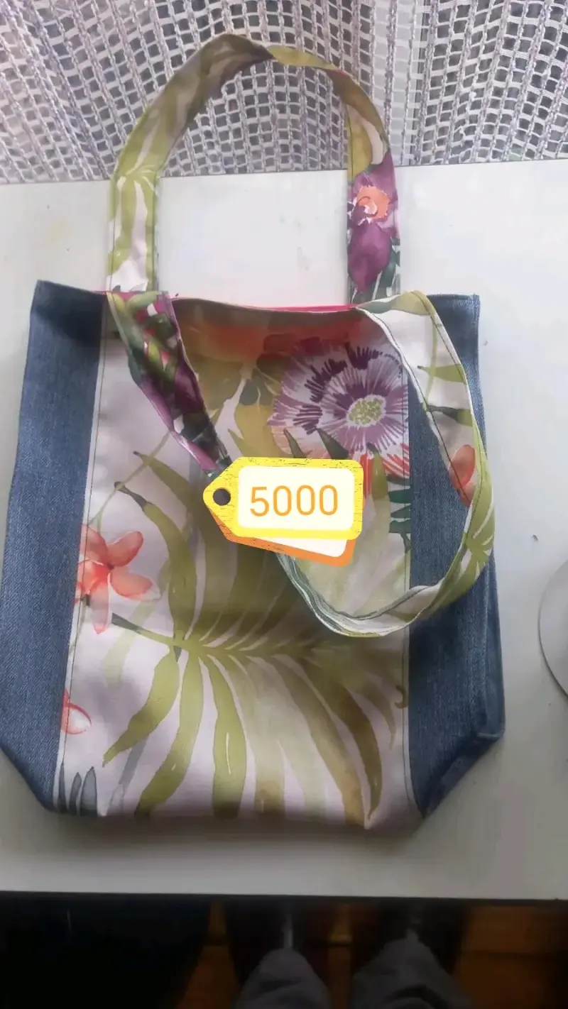 Bolso floral mediano colores vivos - 3