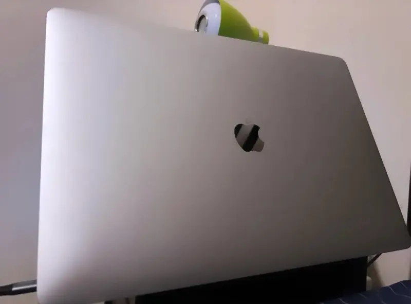 MacBook i9 - como nueva - 1