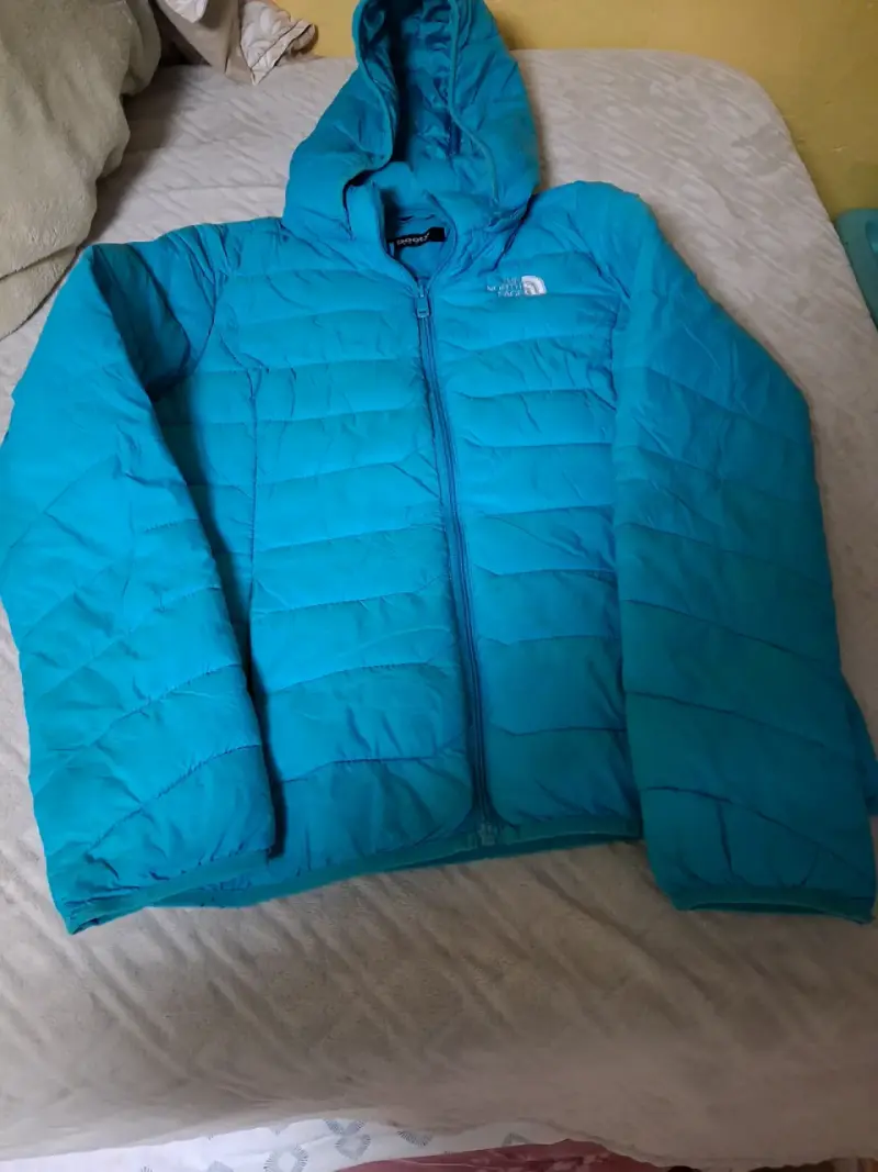 Chaqueta impermeable con capucha - 4