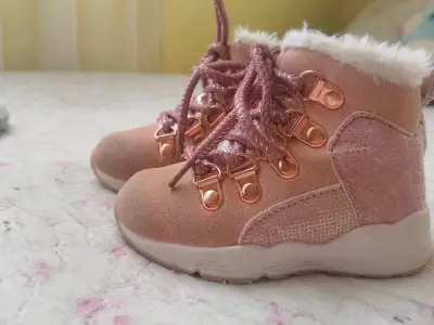 Botas rosadas de niña - miniatura 1