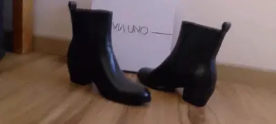 Botines negros de cuero - miniatura 1