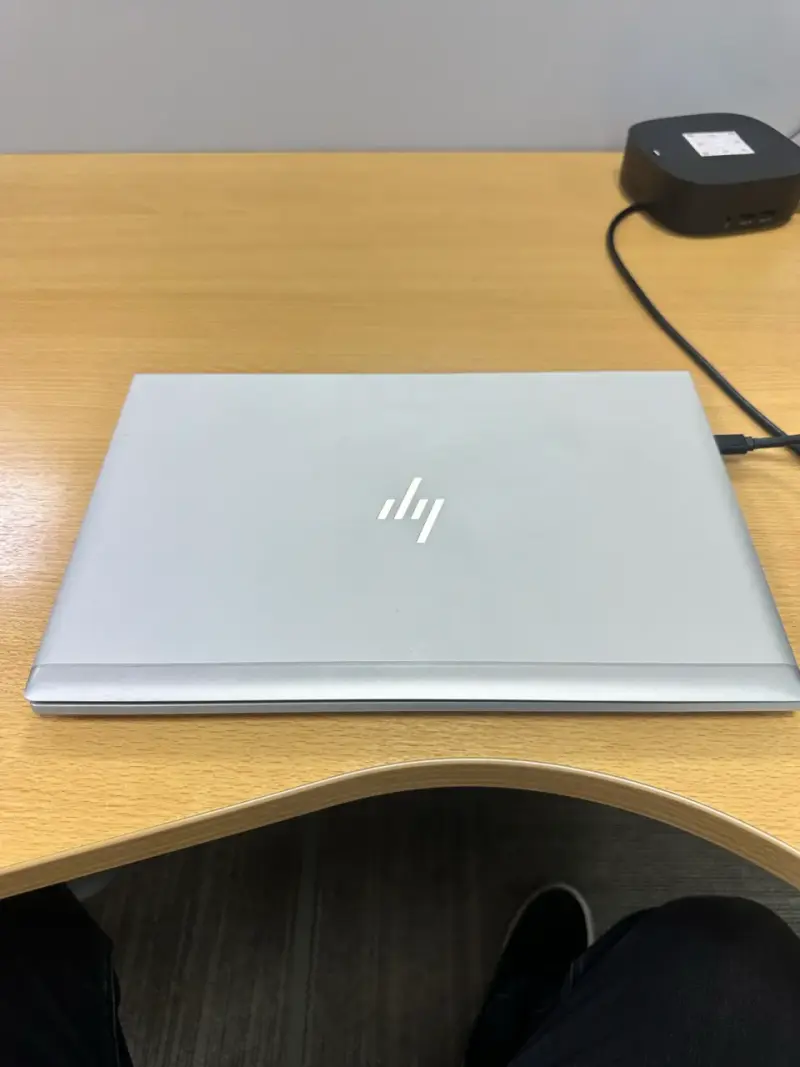 Laptop HP elitebook plateada buen estado - 1