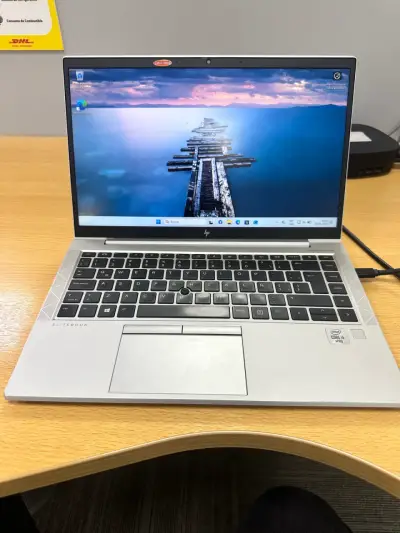 Laptop HP elitebook plateada buen estado - miniatura 2