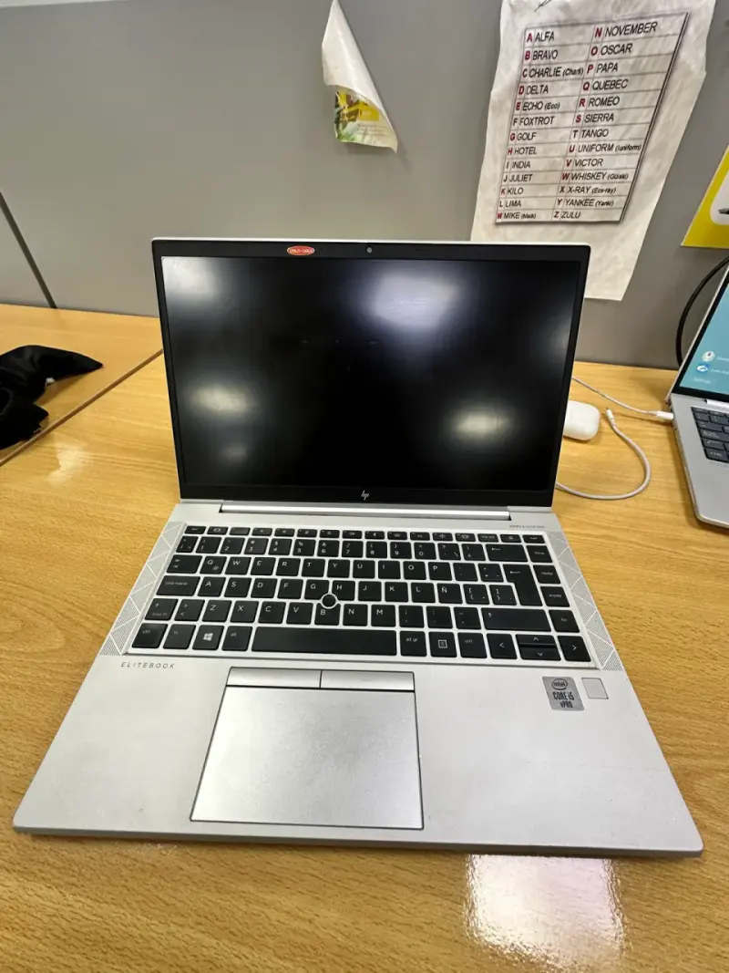 Laptop HP elitebook plateada buen estado - 3