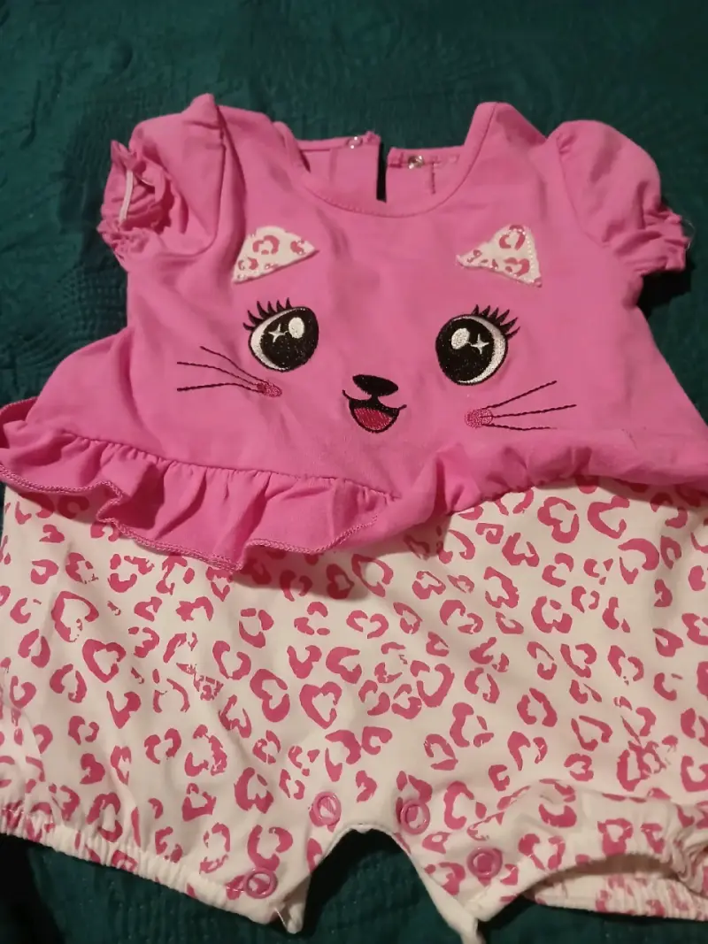 Conjunto infantil rosado con gato