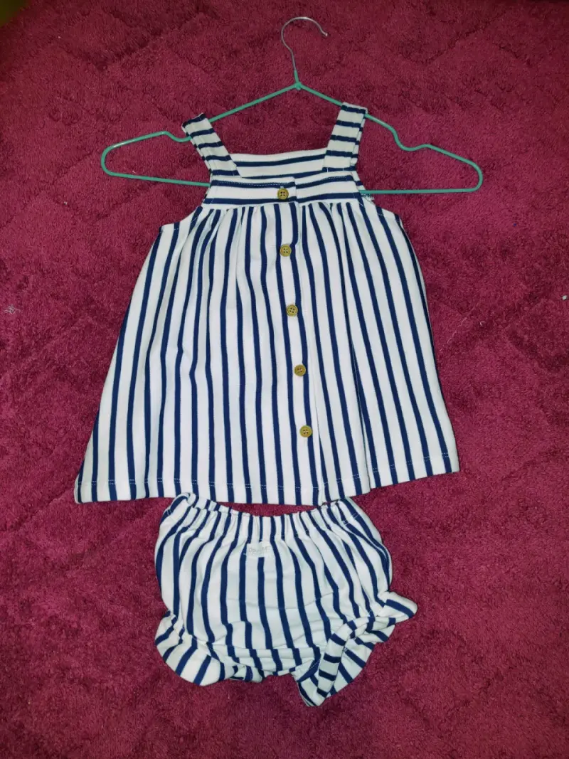 Conjunto infantil rayado azul y blanco