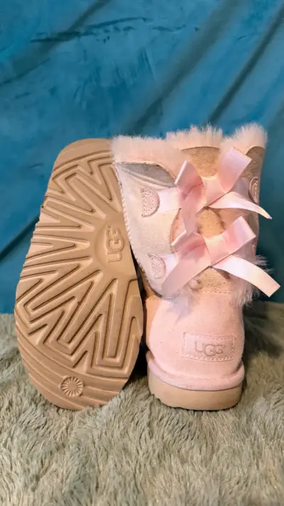 Botas UGG Modelo Bailey Bow II En Color Rosa - miniatura 1