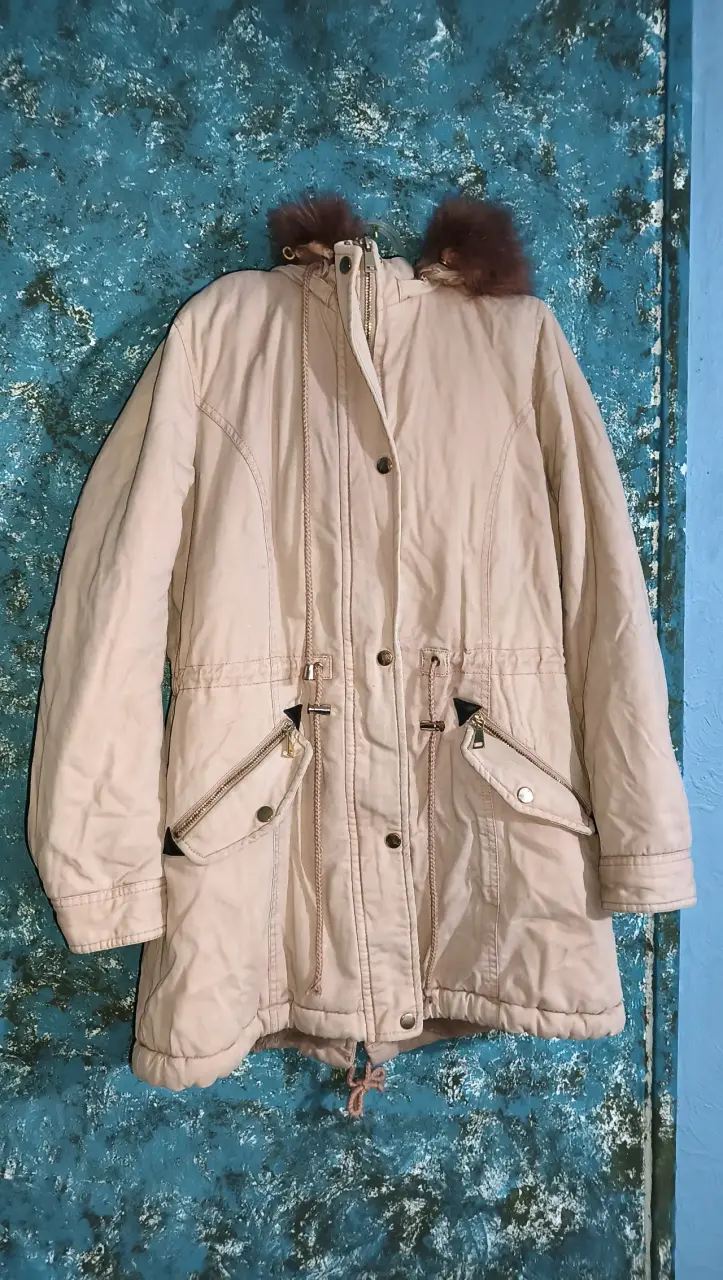 Parka beige con capucha - 1