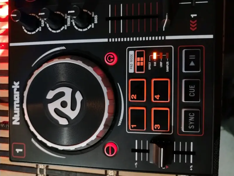 Controlador DJ Numark Party Mix - 6
