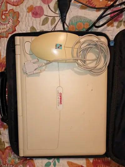 Laptop vintage Compaq LTE 486DX - miniatura 1