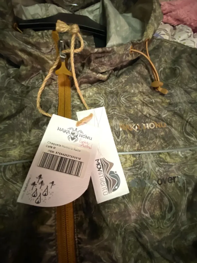 Chaqueta impermeable con capucha - 3