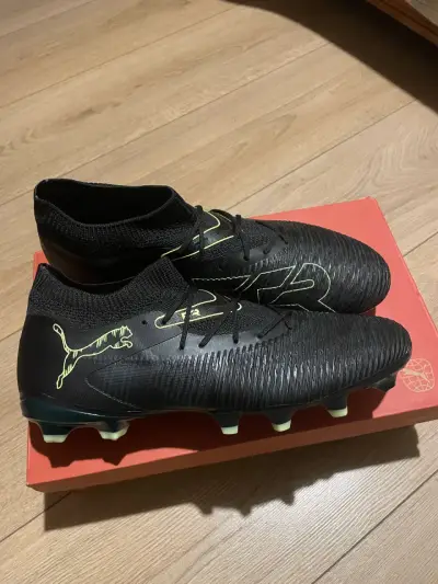 Botines de fútbol negros Puma - miniatura 1