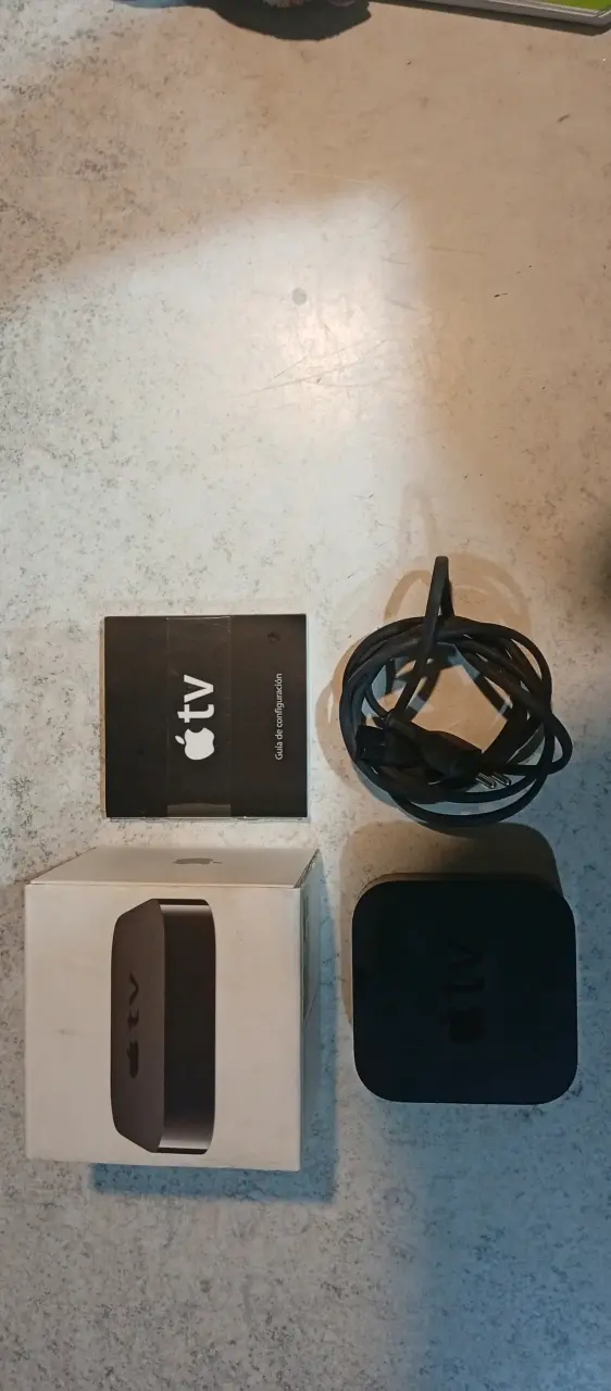 Apple TV con caja y cable - 1