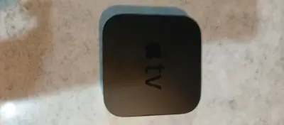 Apple TV con caja y cable - miniatura 2