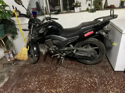 Moto Honda invicta  en buen estado y al día - miniatura 1