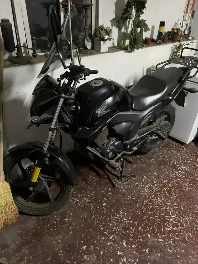 Moto Honda invicta  en buen estado y al día - miniatura 2