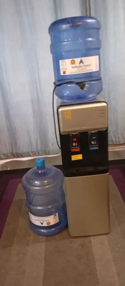 Dispensador de agua con botellones - miniatura 2