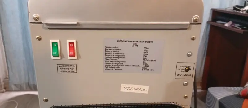 Dispensador de agua con botellones - 4