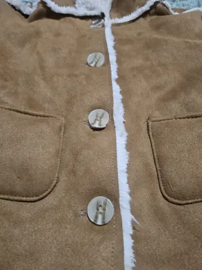 Chaqueta niña café con capucha - miniatura 3