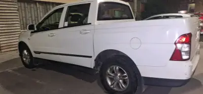 Camioneta blanca en buen estado - miniatura 1