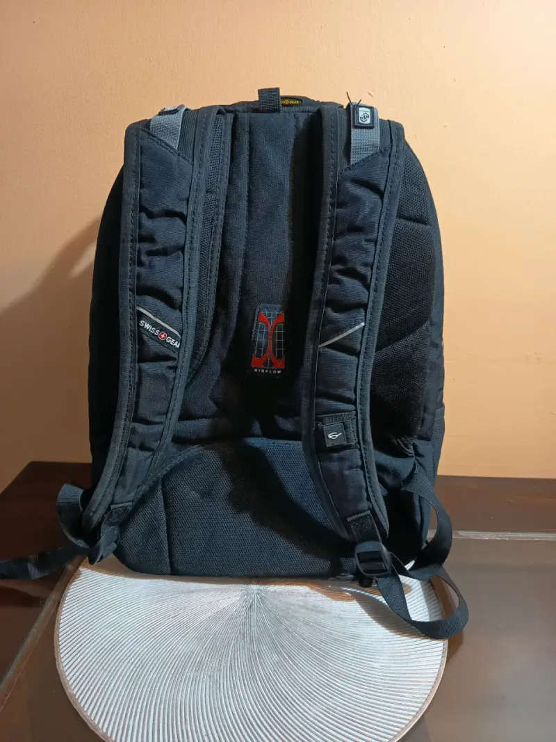 Mochila Wenger negra y azul - 2