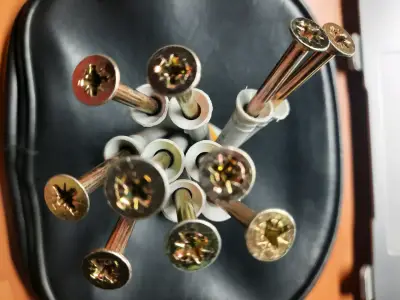 Tornillos con tarugos 10 piezas (tarugo clavo) - miniatura 2