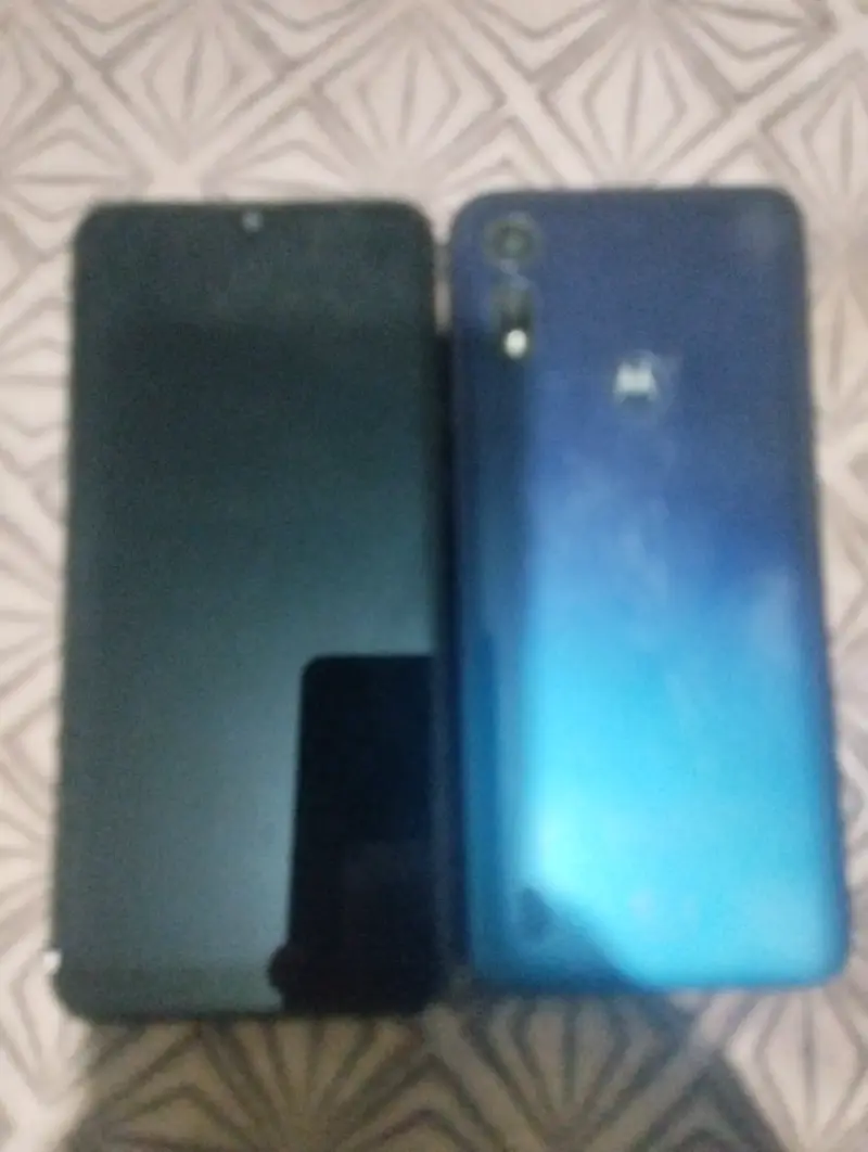 Dos teléfonos móviles usados - 2
