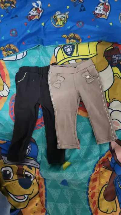 Pantalones infantiles beige y negro - miniatura 2