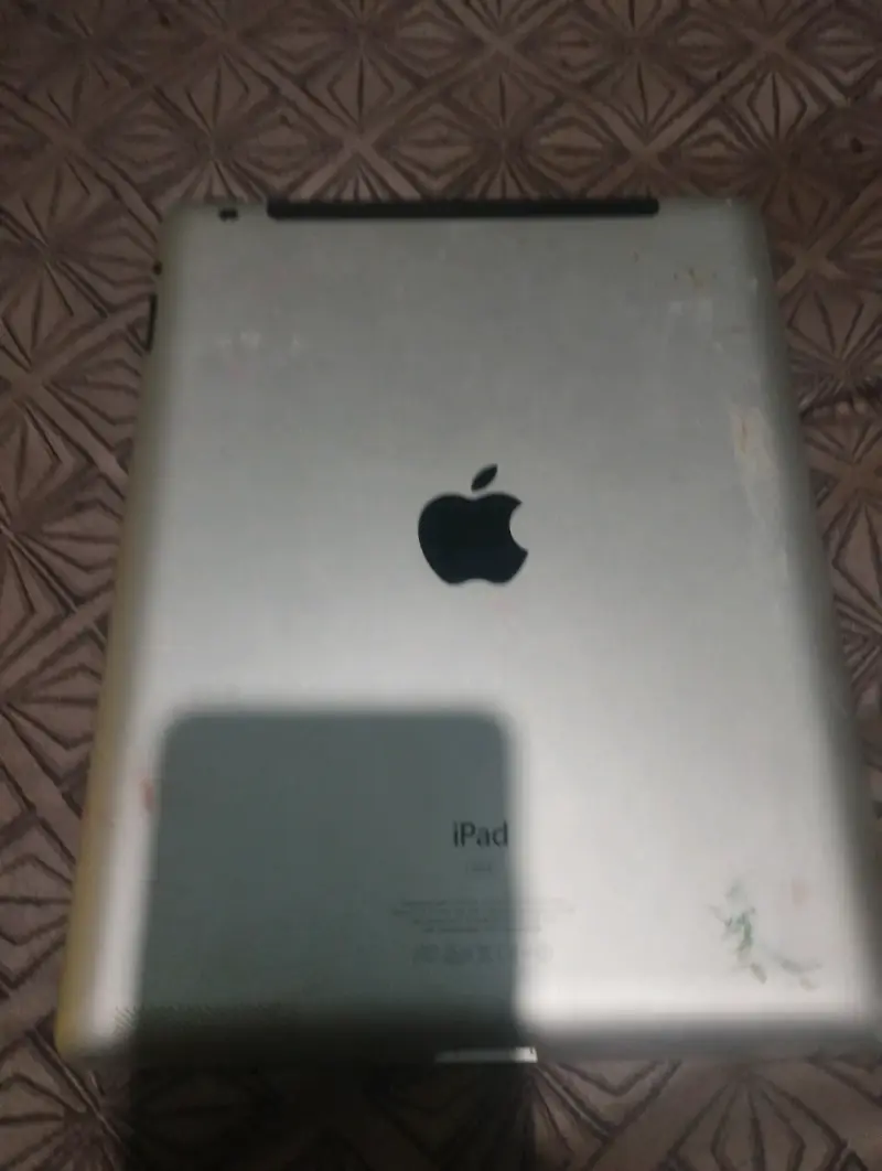 iPad usado con marcas de uso - 1